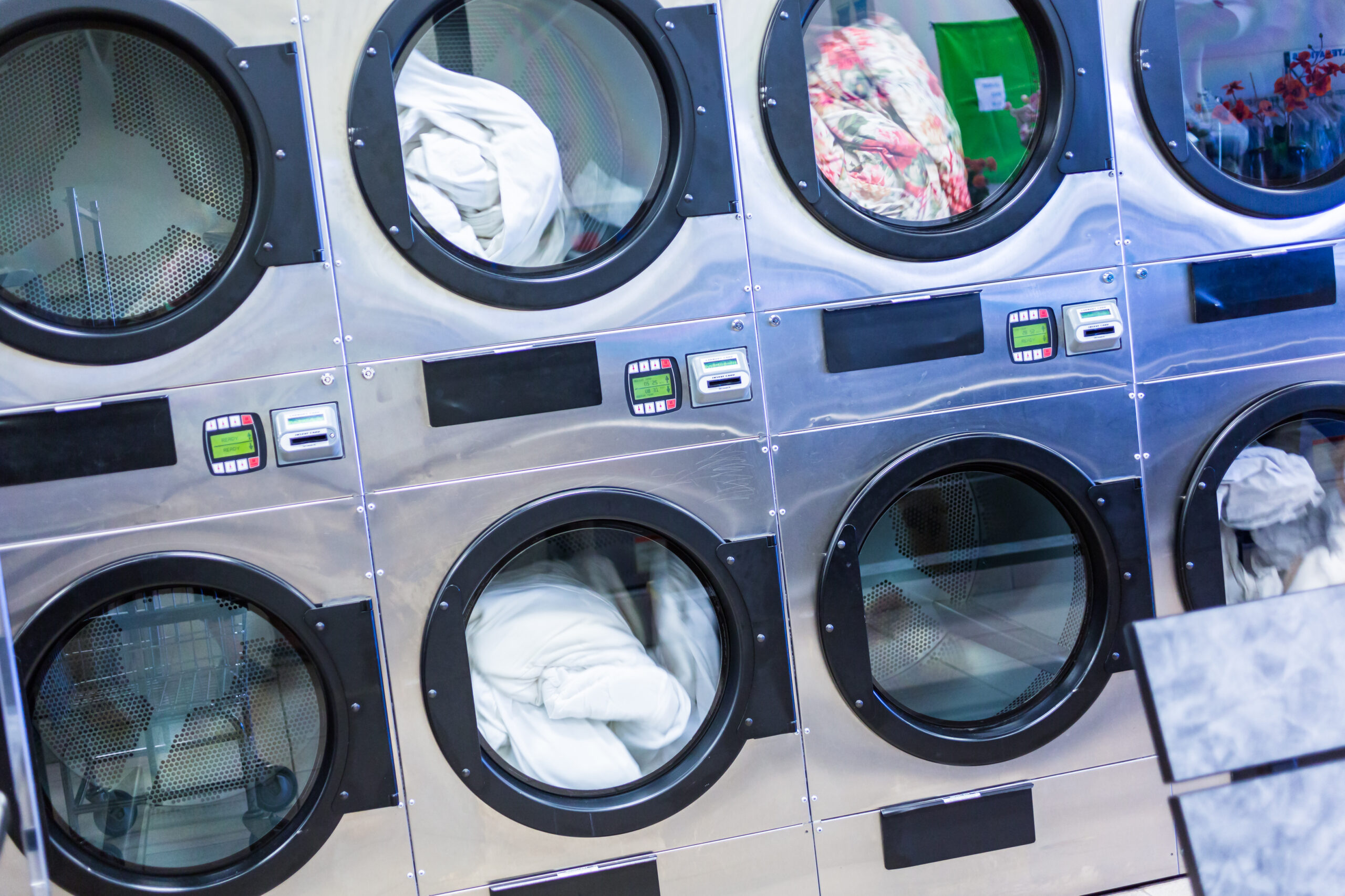 What Washing Machines Do Laundromats Use? A Complete Guide